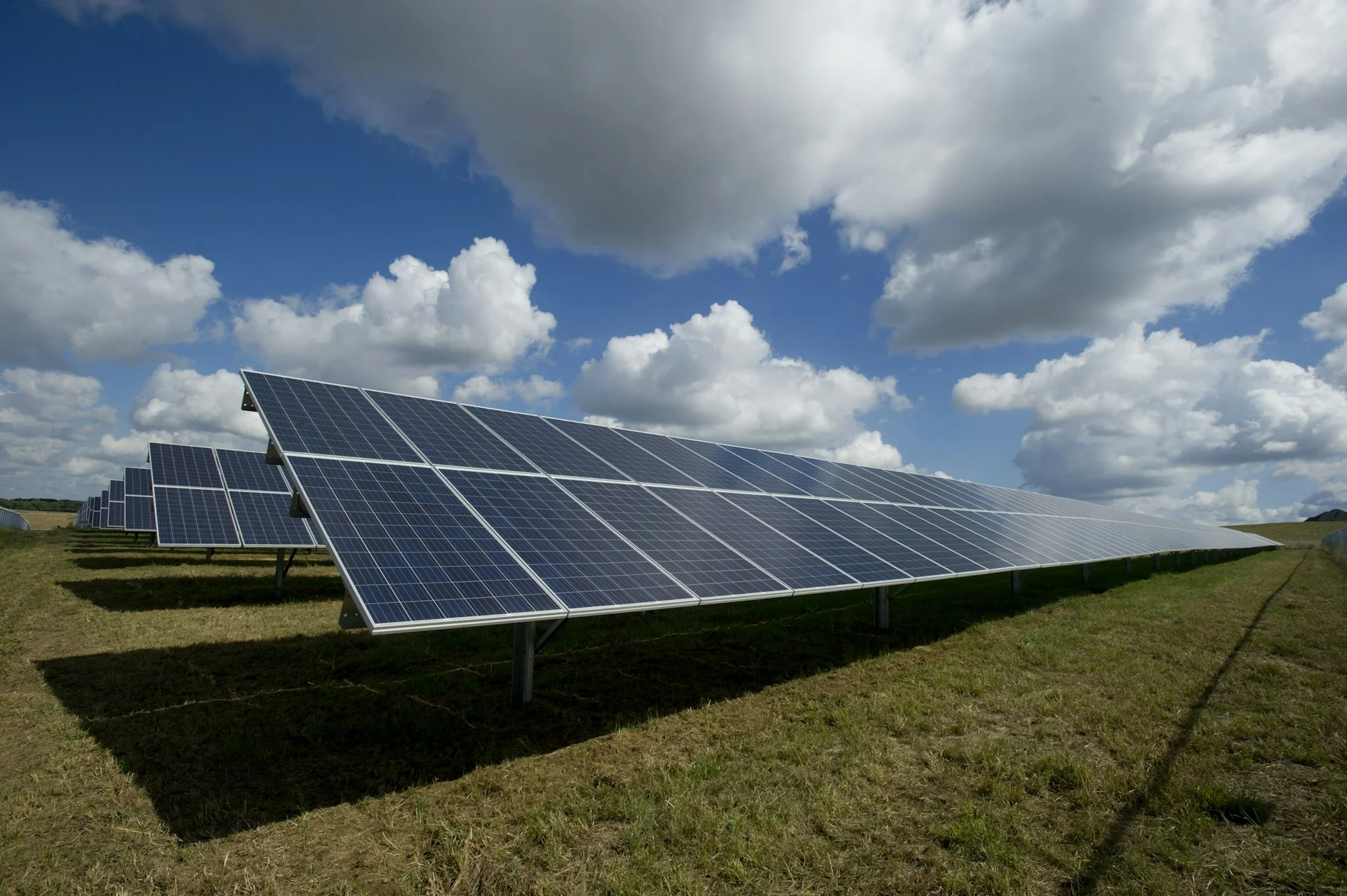 Solarintegration im Dach 2025: Photovoltaik-Dachsysteme der neuen Generation